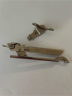 Vaughan's Master 29 Cents Can Opener USA - Vintage Bottle opener and Jr. opener